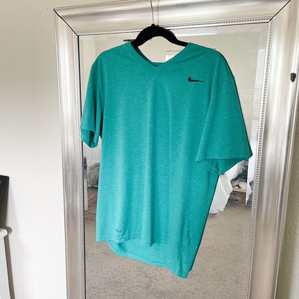 Nike Dri-Fit - Picture 2 of 4